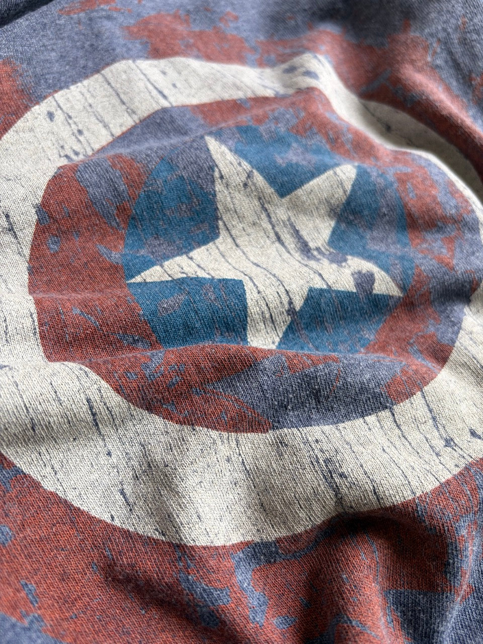 "CAPTAIN AMERICA" Shield Graphic Marvel Tee - Size L