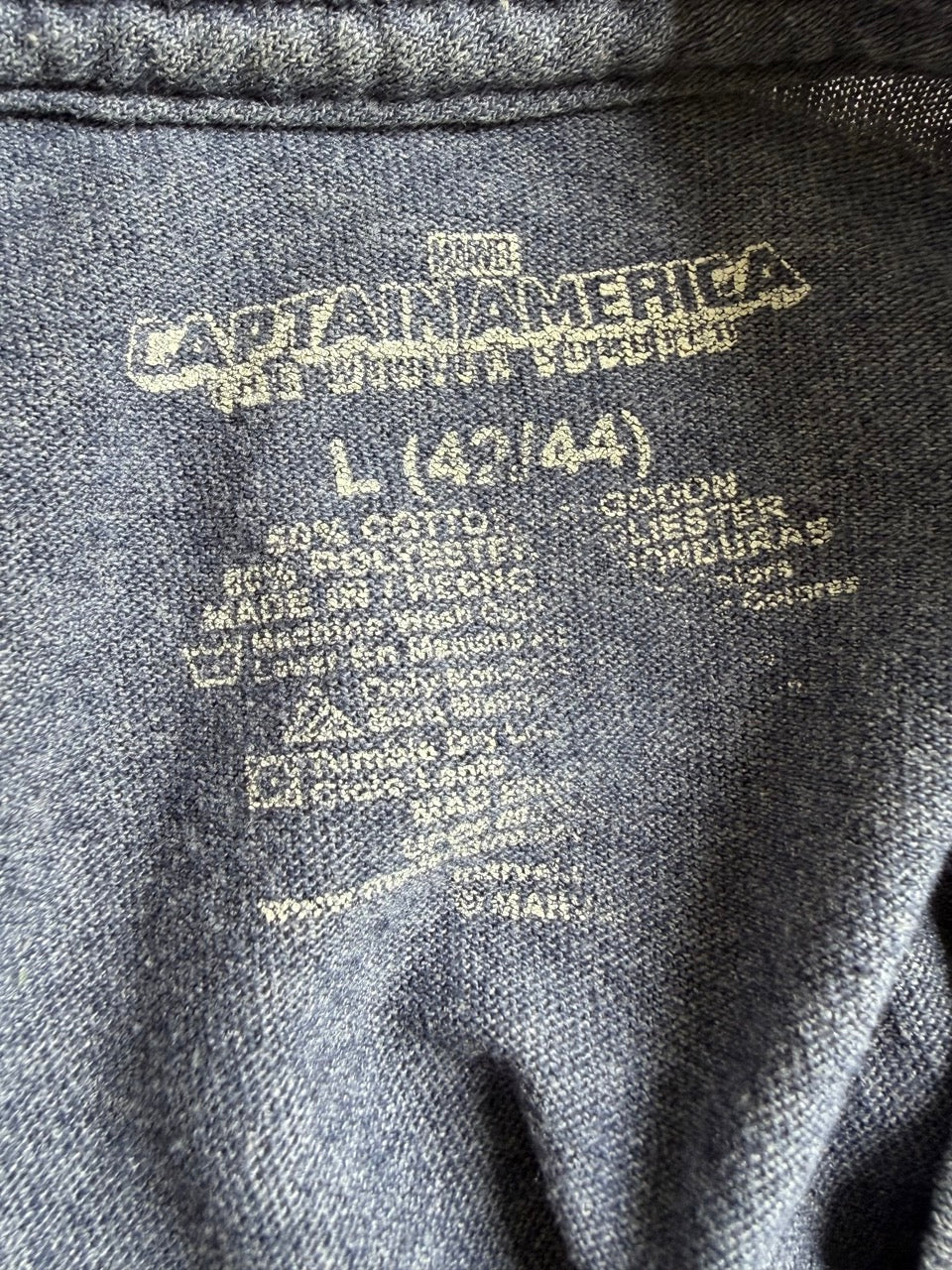 "CAPTAIN AMERICA" Shield Graphic Marvel Tee - Size L