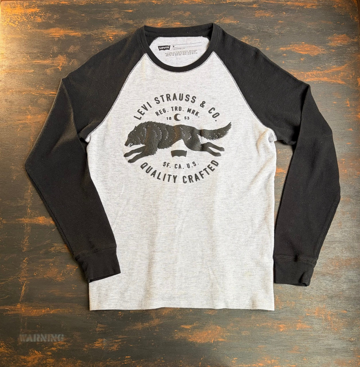"LEVI'S" Wolf Graphic Raglan Waffle Thermal L/S Tee - Size M