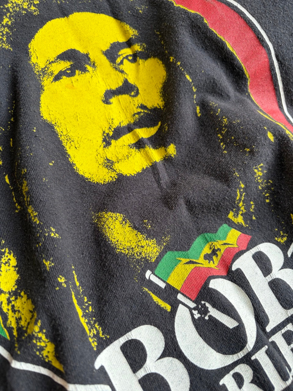 "BOB MARLEY" ZION Official Rasta Circle Graphic Tee - Size S