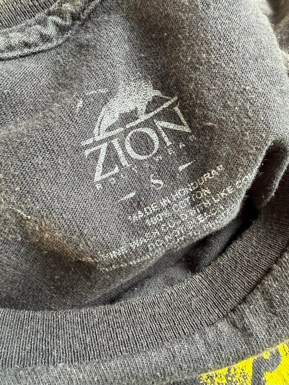 "BOB MARLEY" ZION Official Rasta Circle Graphic Tee - Size S