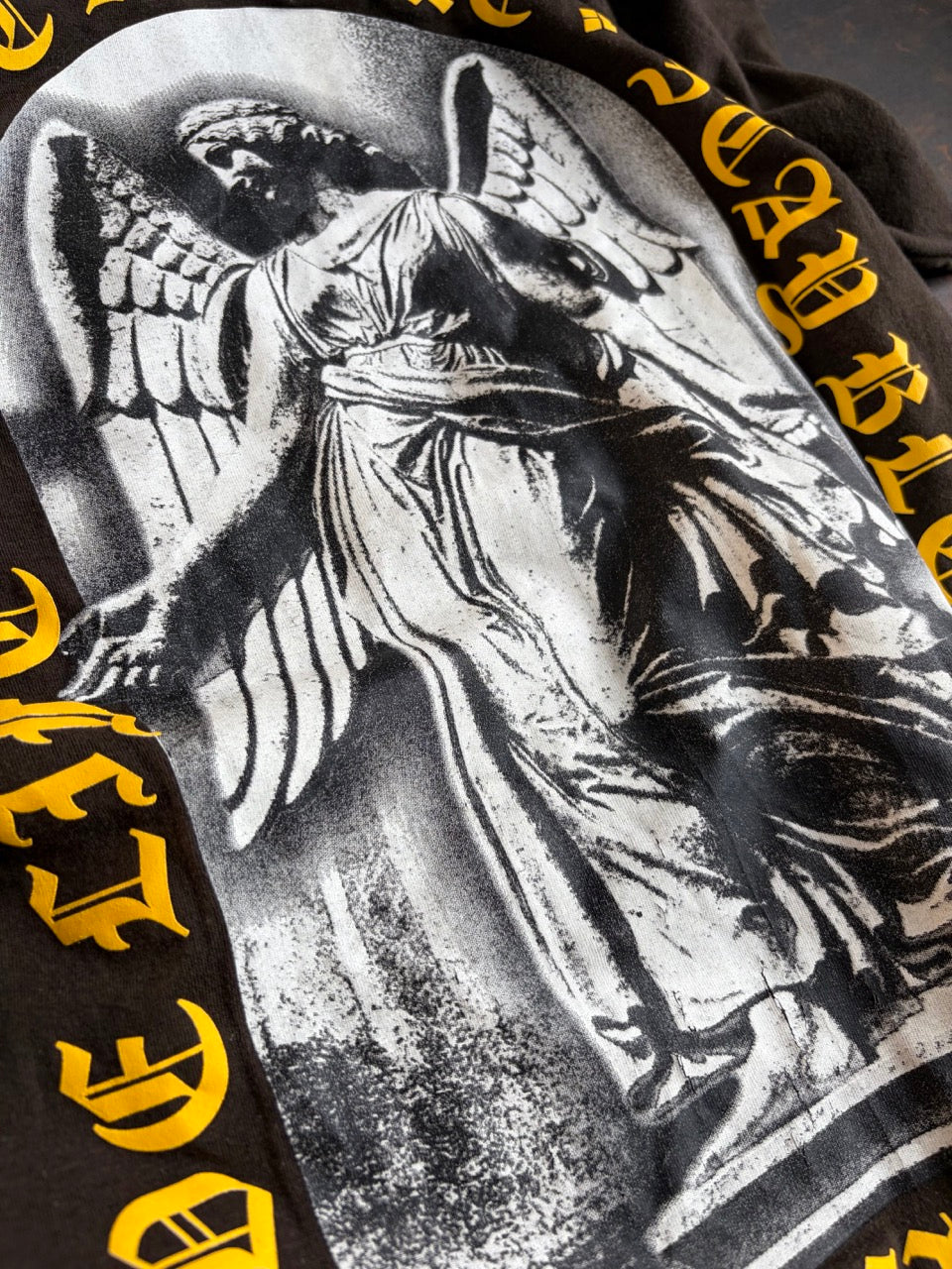 2010s "TRUST NO ONE Angel" LEGEND Graphic Tee - Size Women's S